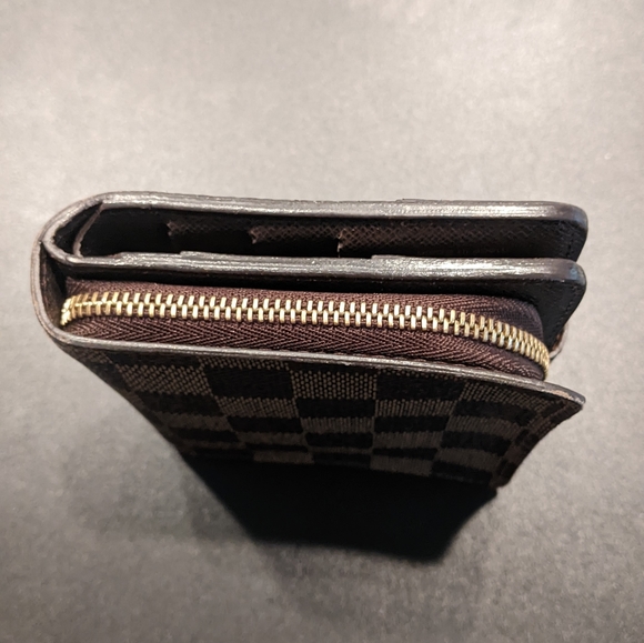 Damier Ebene Compact Zip Wallet - Picture 10 of 12